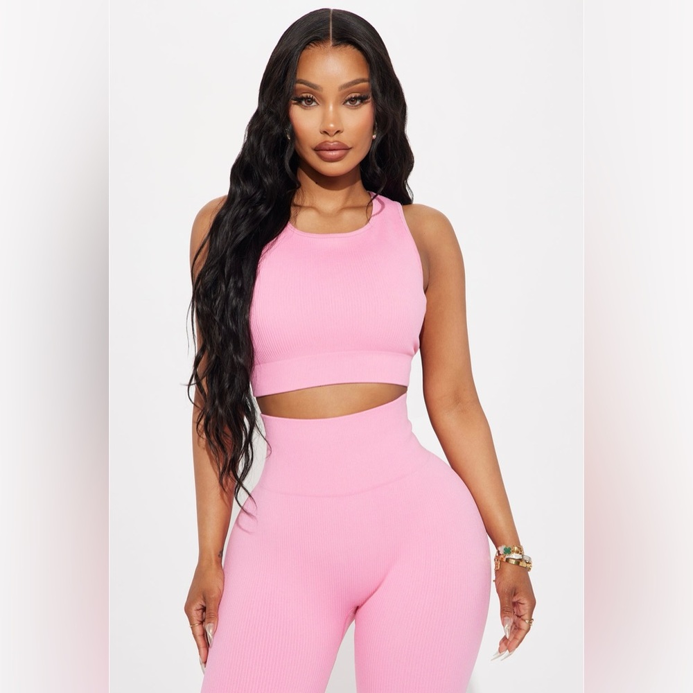 Beach Body Effortless Seamless Active Yoga Set
NWT.
- Pink